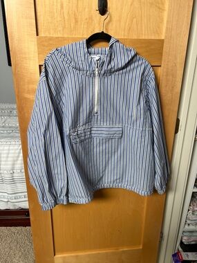 Old Navy Blue and White Striped Button-Up Shirt